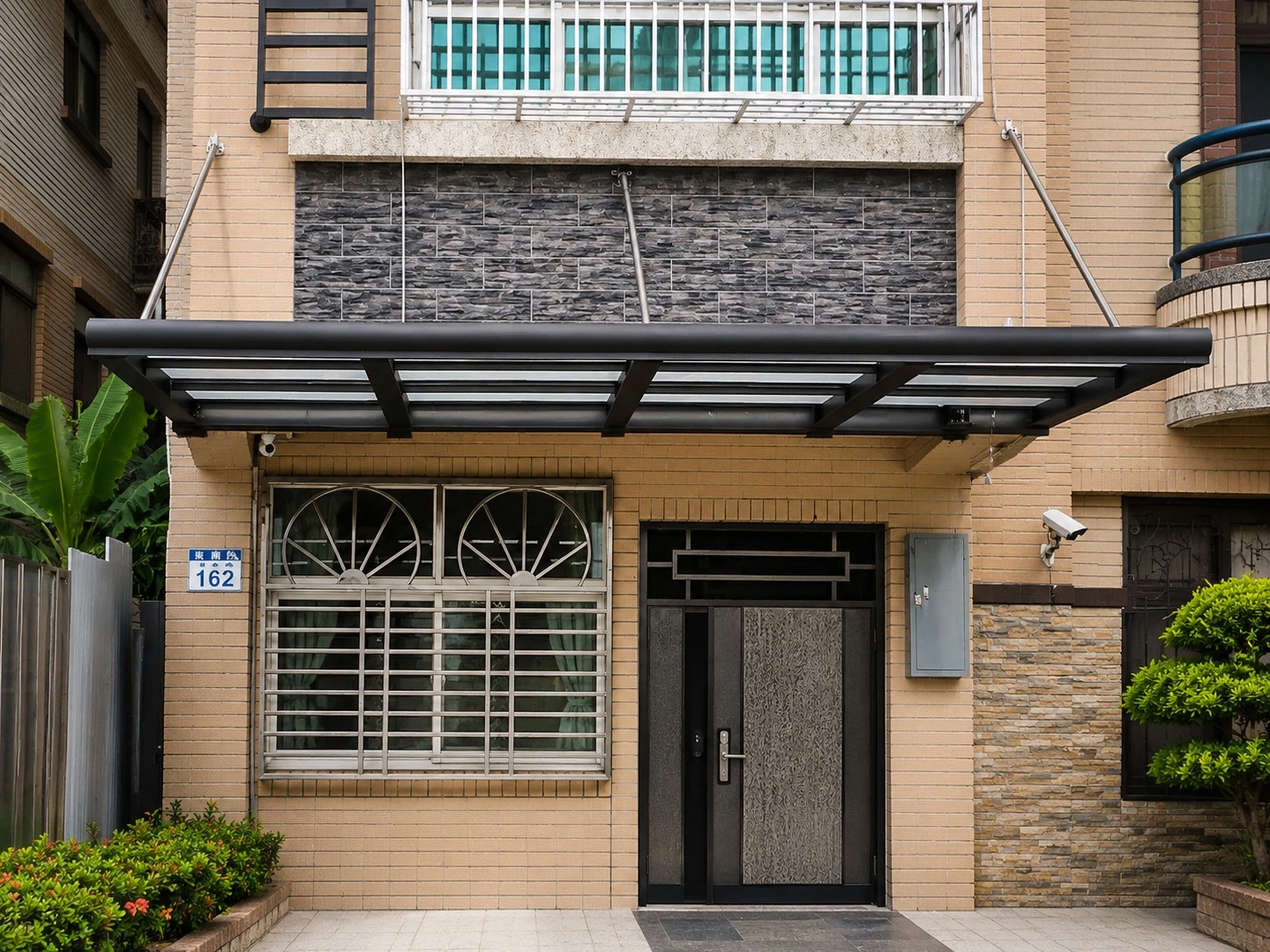 高雄橋頭區服務｜住宅入口懸吊式採光罩