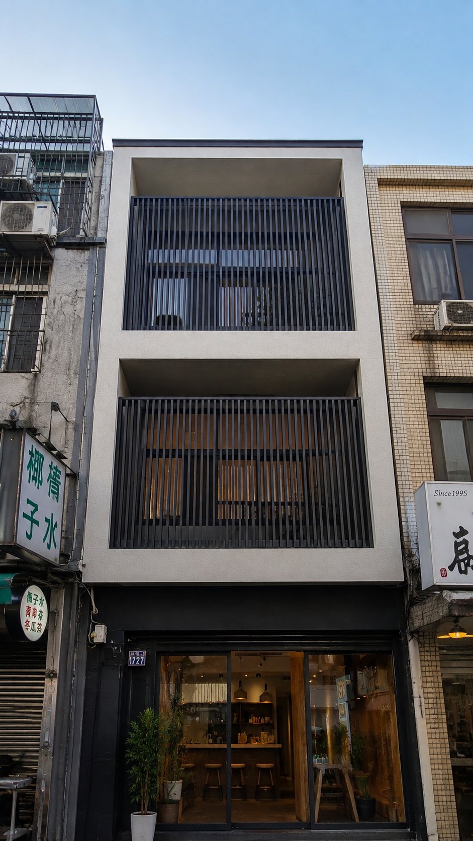 高雄左營實際施工案例｜高雄左營店面外牆格柵圍欄工程